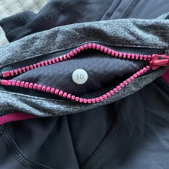 Lululemon Athletica Charcoal and Fuchsia Leggings - Picture 9 of 10